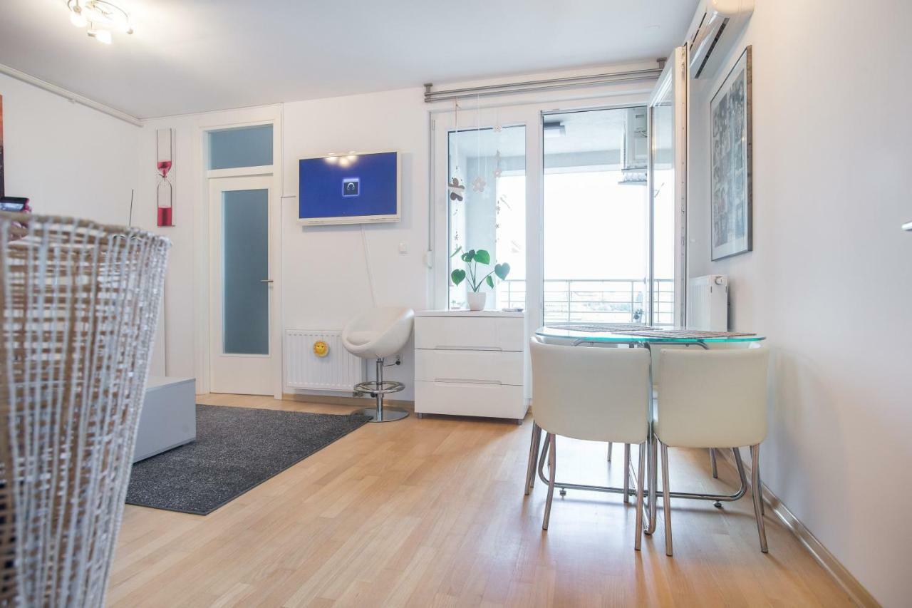 זאגרב Cozy & Modern Studio With Balcony מראה חיצוני תמונה