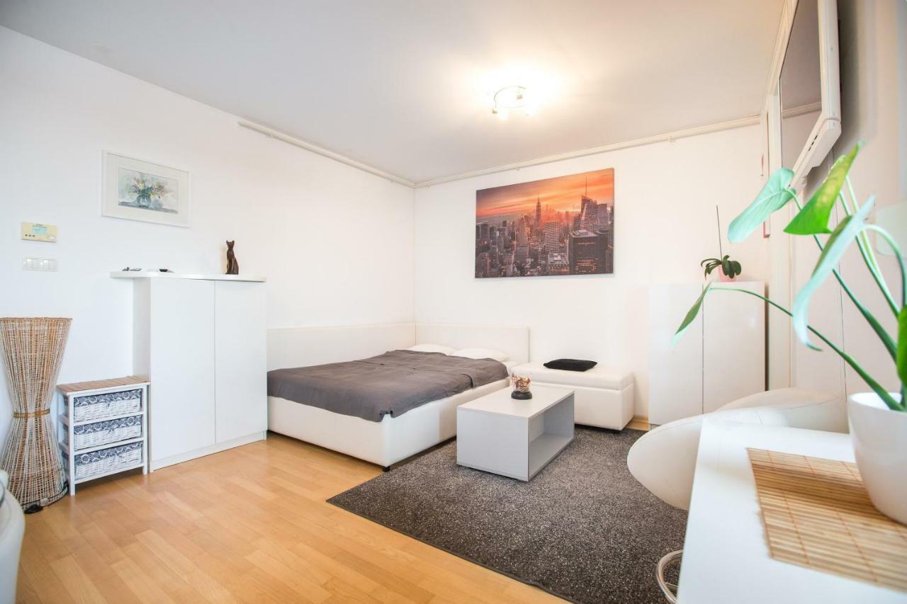 זאגרב Cozy & Modern Studio With Balcony מראה חיצוני תמונה